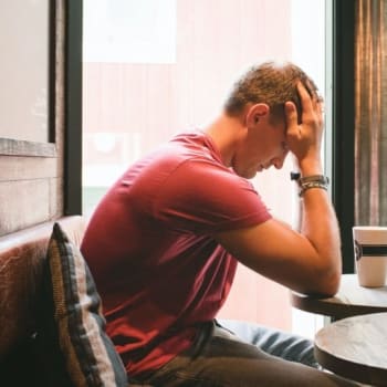 Askmen | HDRF | How to Date With Anxiety