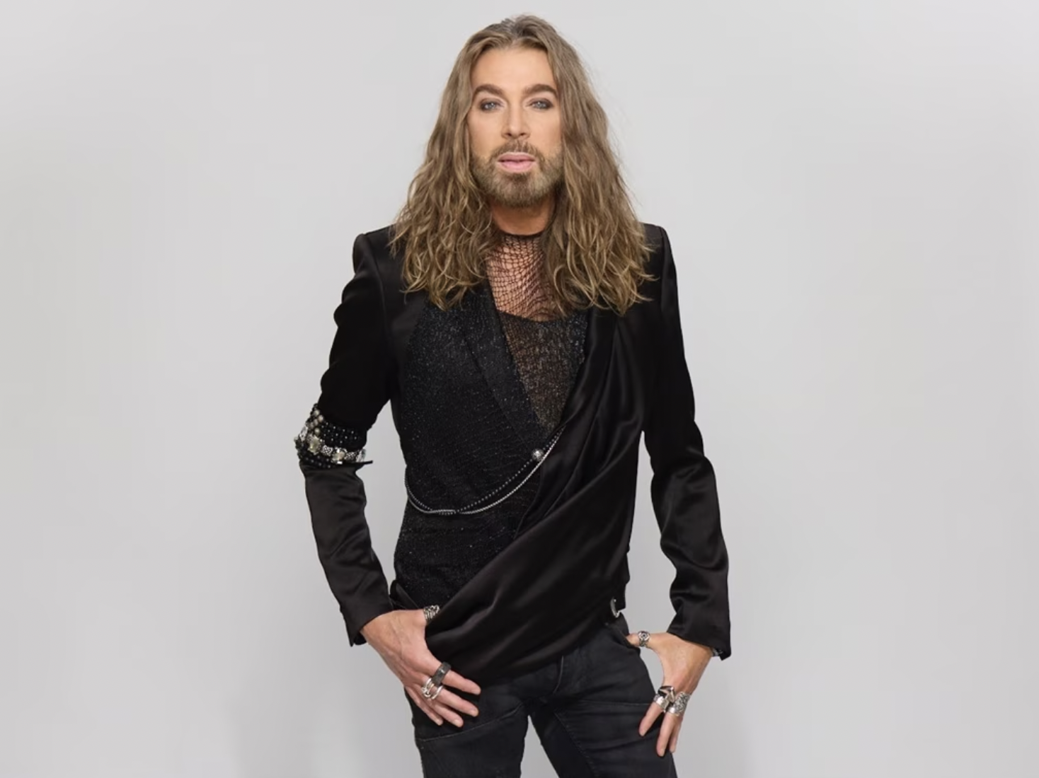Chaz Dean on E!News ’10 People to Follow in Summer 2023′ List