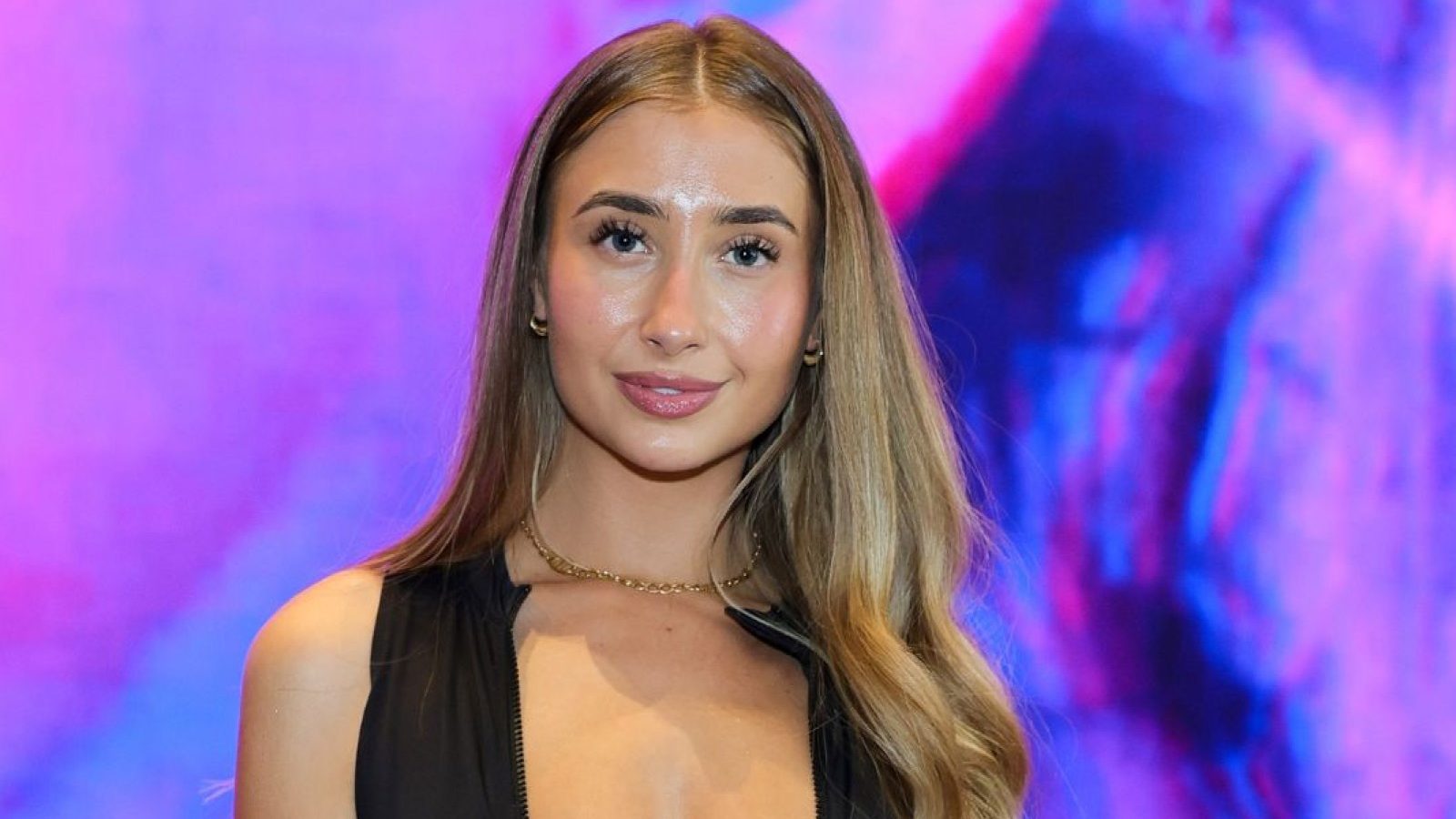 5 Things to Know if About Lily Phillips