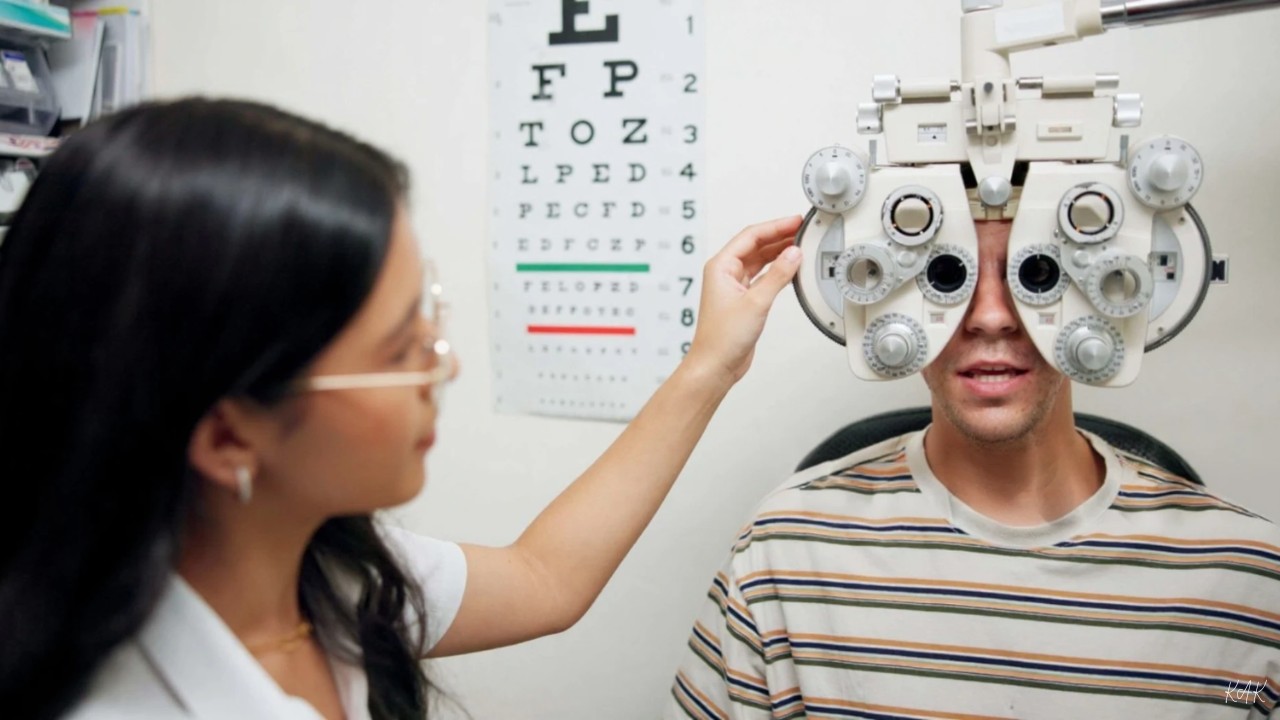 When Should You Update Your Eyeglass Prescription? A Guide to Timing Your Refraction Exams