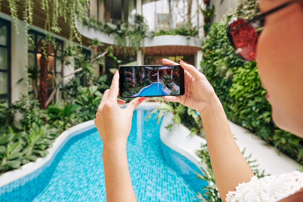 Advertise your Hotel with Influencer marketing