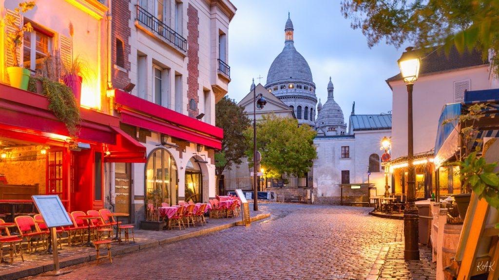 Luxury art experience at the Louvre in Paris