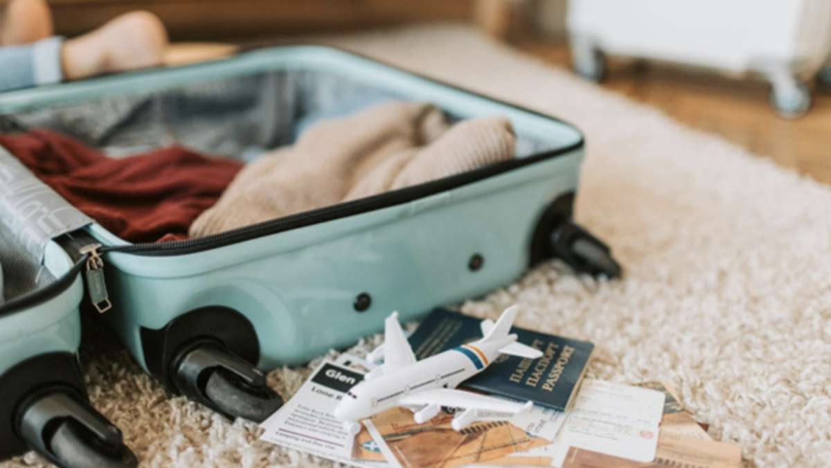 How to Pack Light and Stylish for Vacations
